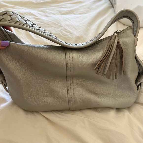 Elliott Lucca Annabelle Metallic Silver Pebbled Leather Bag w/Matching Zip Coin - Picture 2 of 7